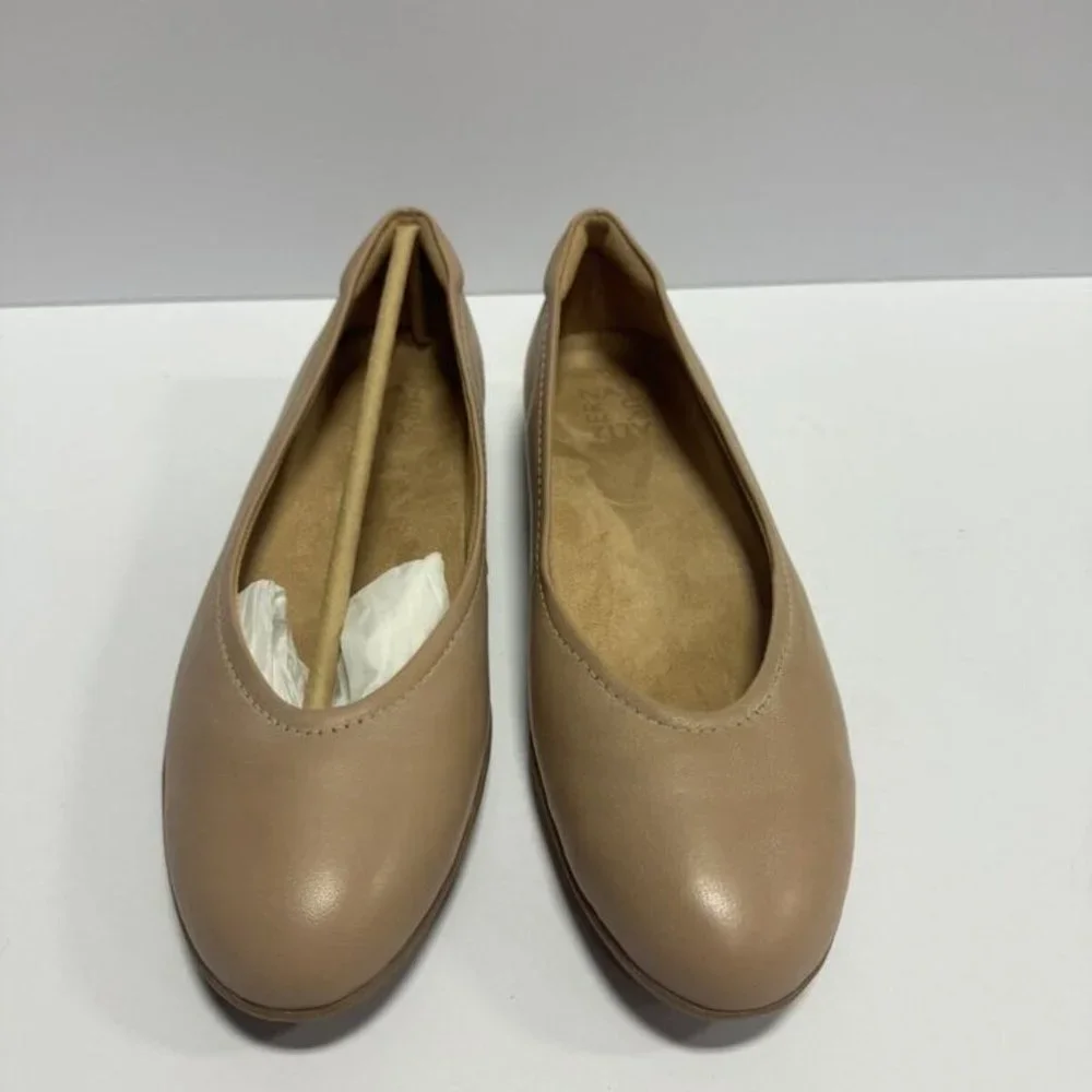 Naturalizer Beige Leather Ballet Flats